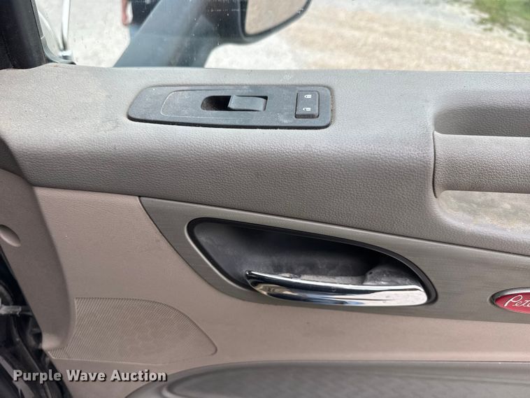 image for item MX9094 2019 Peterbilt 579 semi truck