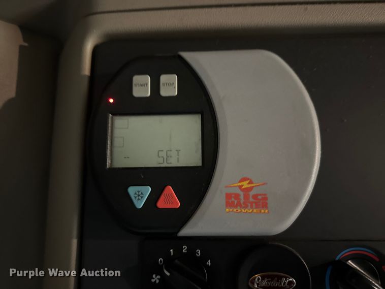 image for item MX9094 2019 Peterbilt 579 semi truck