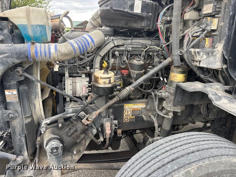 image for item MX9094 2019 Peterbilt 579 semi truck