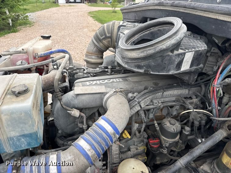 image for item MX9094 2019 Peterbilt 579 semi truck