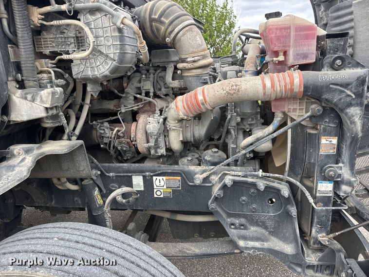 image for item MX9094 2019 Peterbilt 579 semi truck