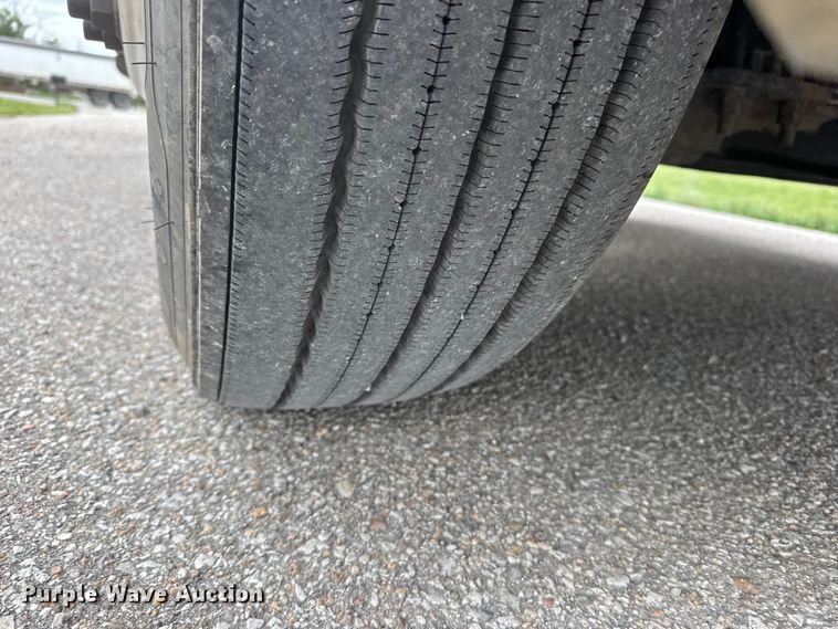 image for item MX9094 2019 Peterbilt 579 semi truck