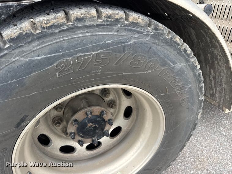 image for item MX9094 2019 Peterbilt 579 semi truck