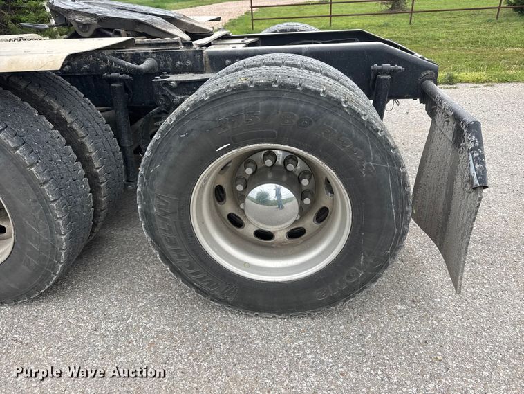 image for item MX9094 2019 Peterbilt 579 semi truck