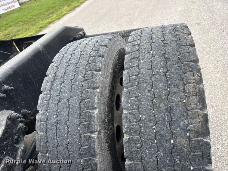 image for item MX9094 2019 Peterbilt 579 semi truck