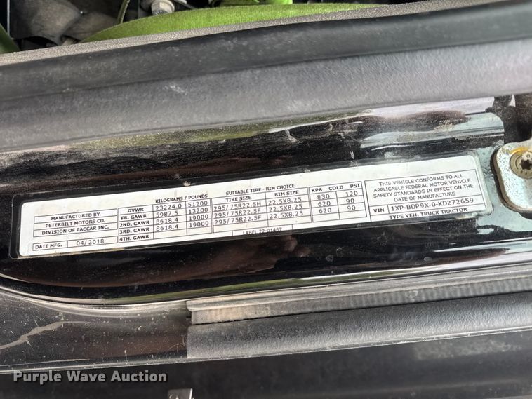 image for item MX9094 2019 Peterbilt 579 semi truck