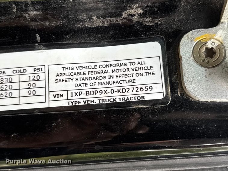 image for item MX9094 2019 Peterbilt 579 semi truck