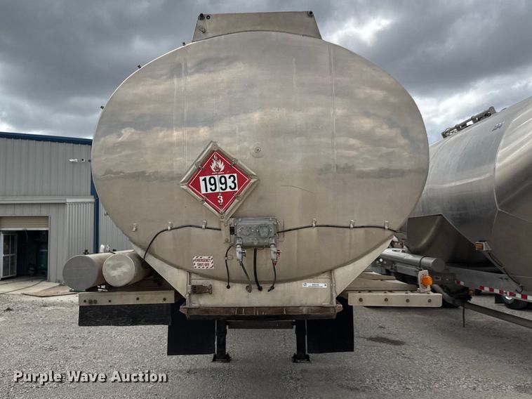 image for item MX9103 1992 Custom Trailers fuel trailer