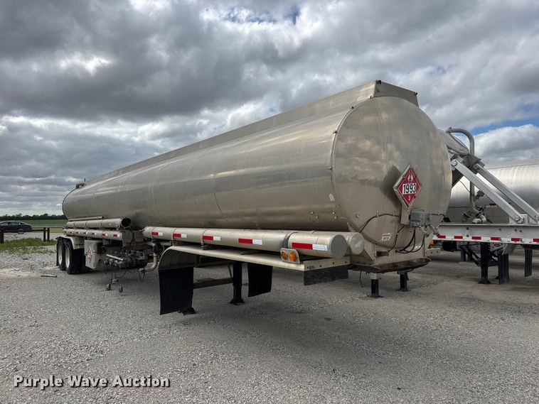 image for item MX9103 1992 Custom Trailers fuel trailer