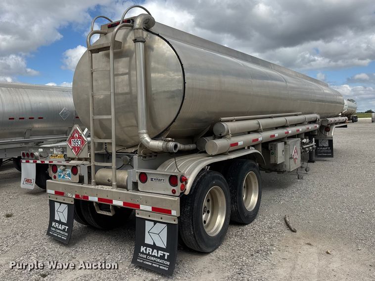 image for item MX9103 1992 Custom Trailers fuel trailer