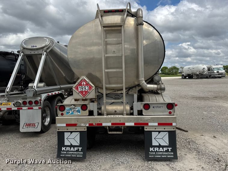image for item MX9103 1992 Custom Trailers fuel trailer