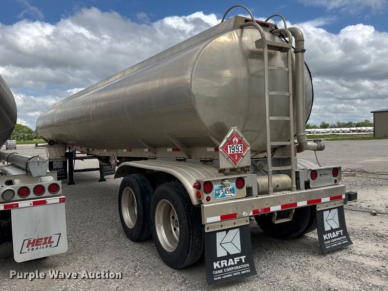 image for item MX9103 1992 Custom Trailers fuel trailer