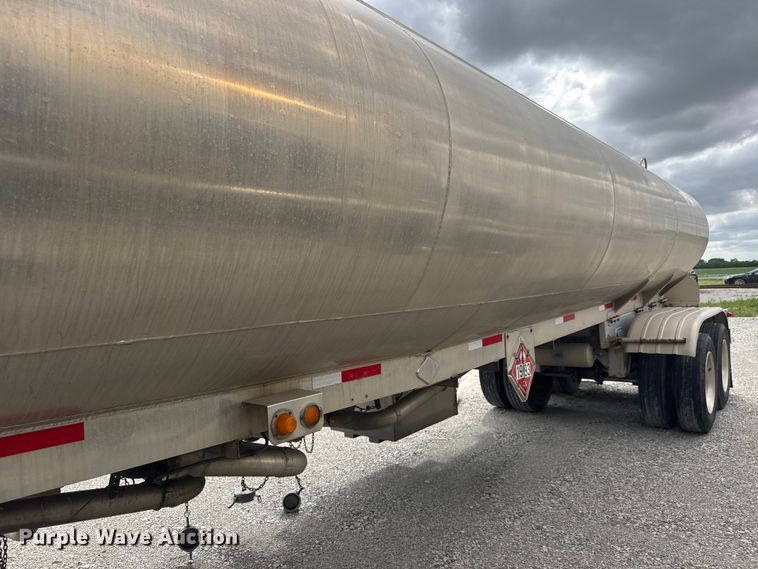 image for item MX9103 1992 Custom Trailers fuel trailer