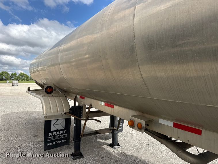 image for item MX9103 1992 Custom Trailers fuel trailer