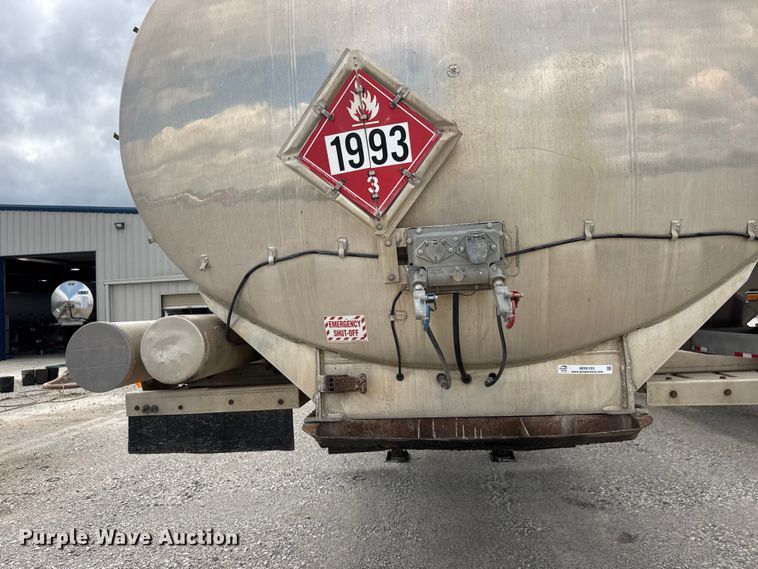 image for item MX9103 1992 Custom Trailers fuel trailer