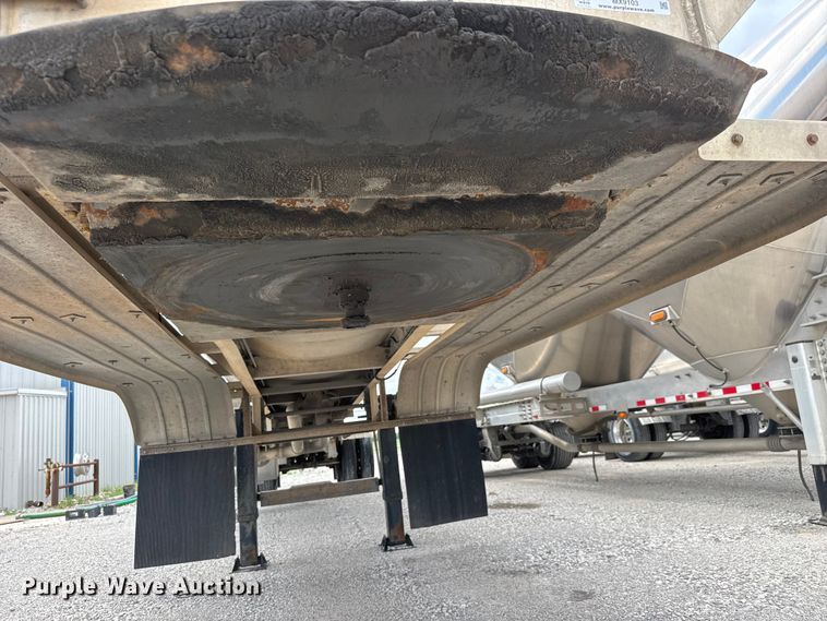 image for item MX9103 1992 Custom Trailers fuel trailer