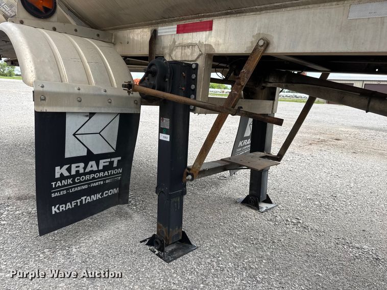 image for item MX9103 1992 Custom Trailers fuel trailer