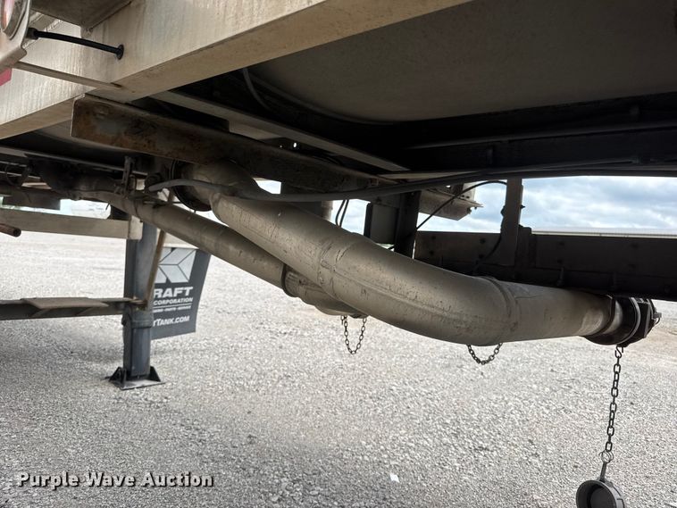 image for item MX9103 1992 Custom Trailers fuel trailer