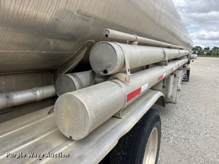 image for item MX9103 1992 Custom Trailers fuel trailer
