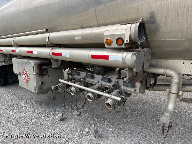 image for item MX9103 1992 Custom Trailers fuel trailer