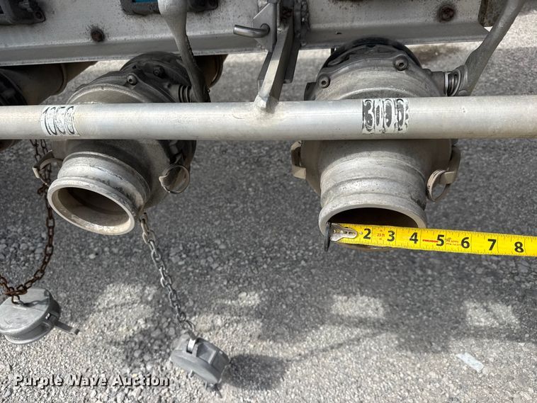 image for item MX9103 1992 Custom Trailers fuel trailer