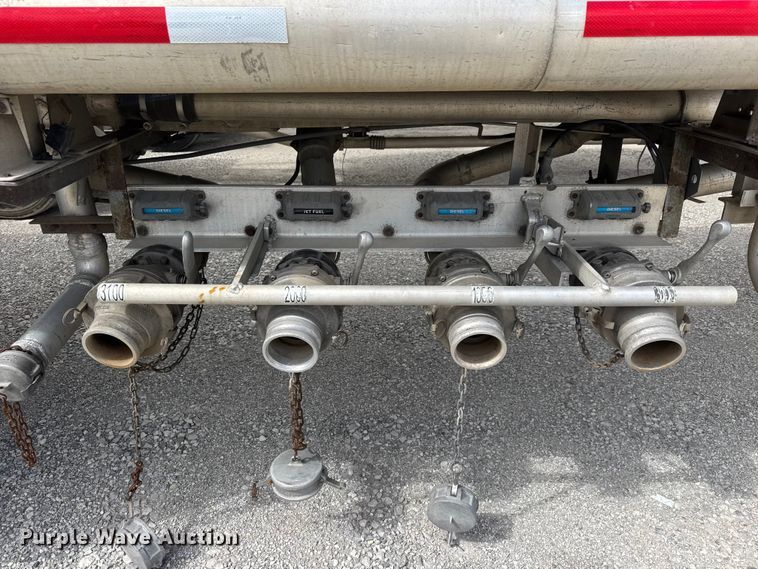 image for item MX9103 1992 Custom Trailers fuel trailer