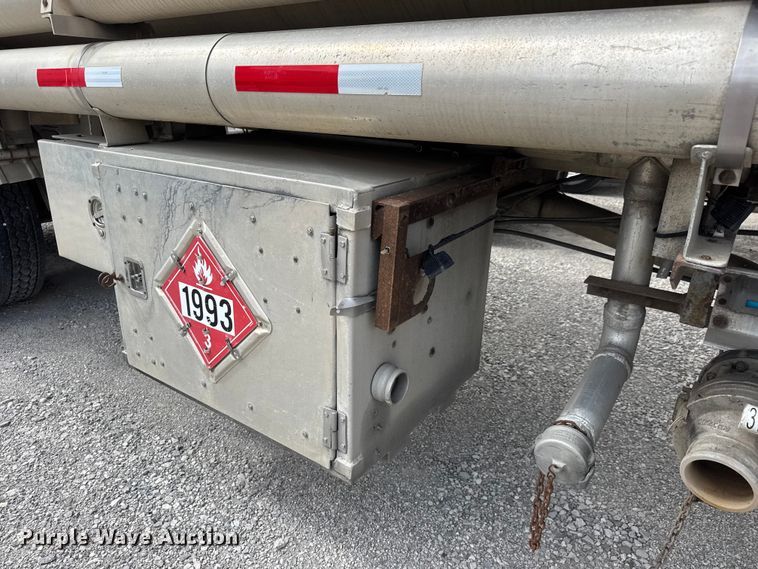 image for item MX9103 1992 Custom Trailers fuel trailer