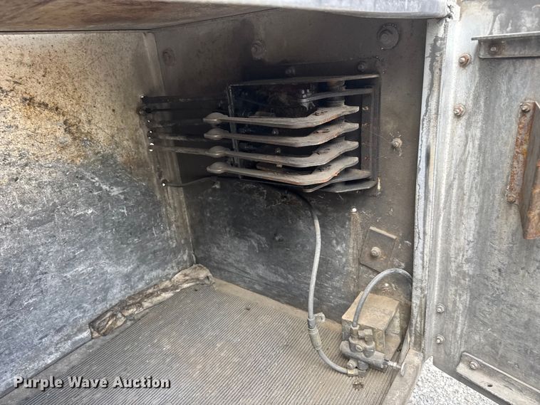 image for item MX9103 1992 Custom Trailers fuel trailer