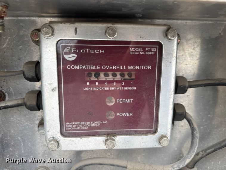 image for item MX9103 1992 Custom Trailers fuel trailer