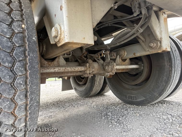 image for item MX9103 1992 Custom Trailers fuel trailer