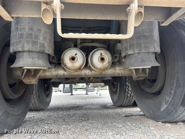 image for item MX9103 1992 Custom Trailers fuel trailer
