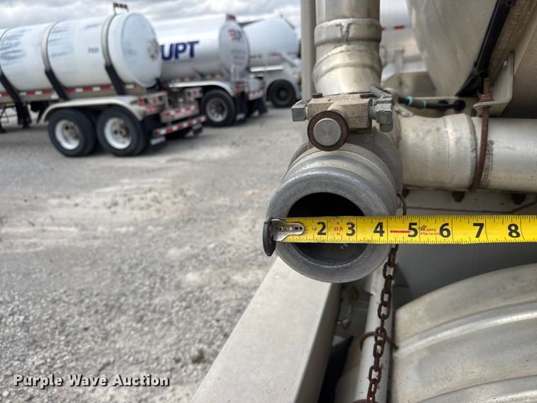 image for item MX9103 1992 Custom Trailers fuel trailer