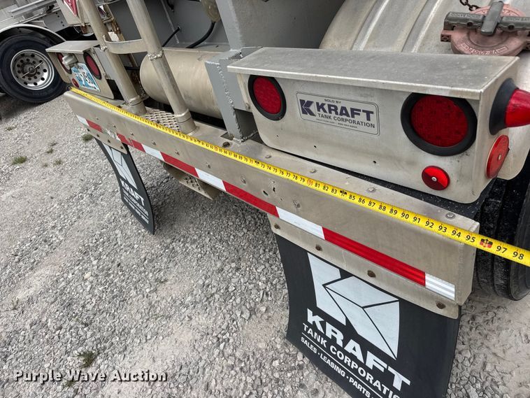 image for item MX9103 1992 Custom Trailers fuel trailer