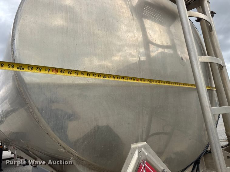 image for item MX9103 1992 Custom Trailers fuel trailer