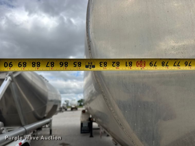 image for item MX9103 1992 Custom Trailers fuel trailer
