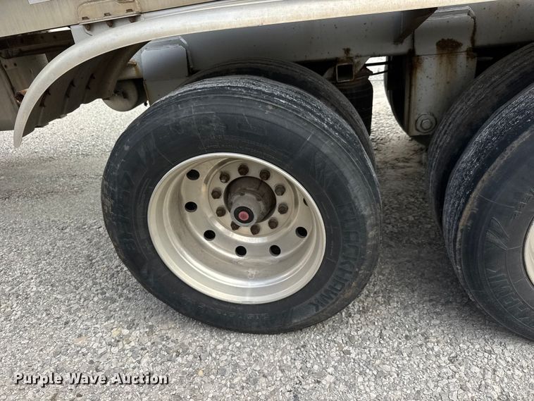 image for item MX9103 1992 Custom Trailers fuel trailer