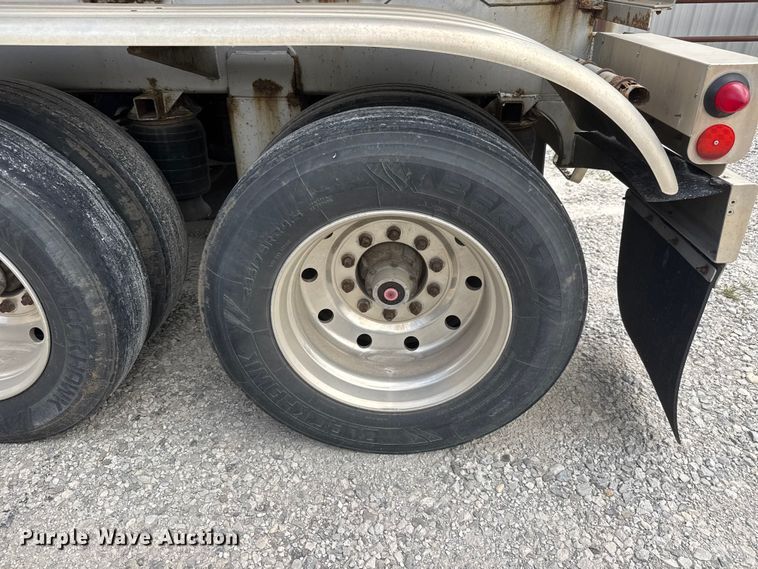 image for item MX9103 1992 Custom Trailers fuel trailer