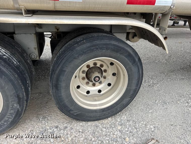 image for item MX9103 1992 Custom Trailers fuel trailer