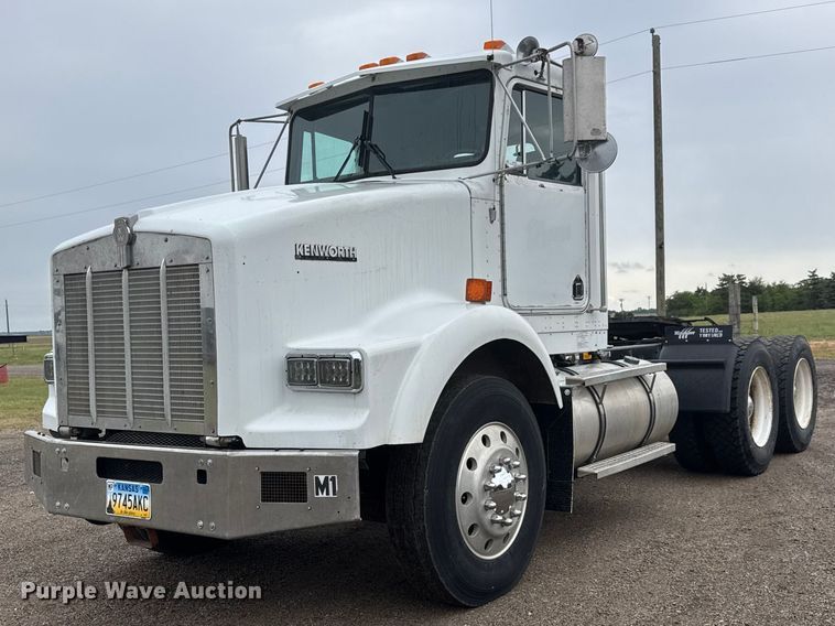 image for item MX9228 2000 Kenworth T800 semi truck