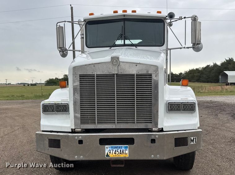 image for item MX9228 2000 Kenworth T800 semi truck