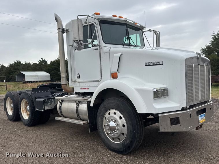 image for item MX9228 2000 Kenworth T800 semi truck