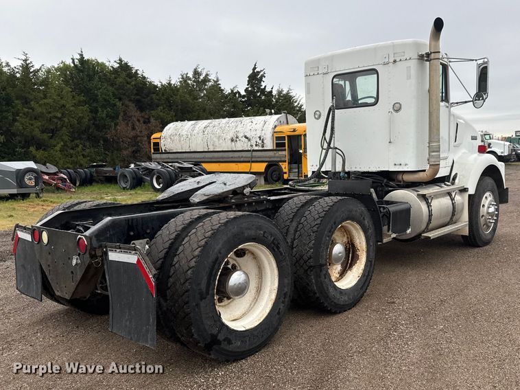 image for item MX9228 2000 Kenworth T800 semi truck