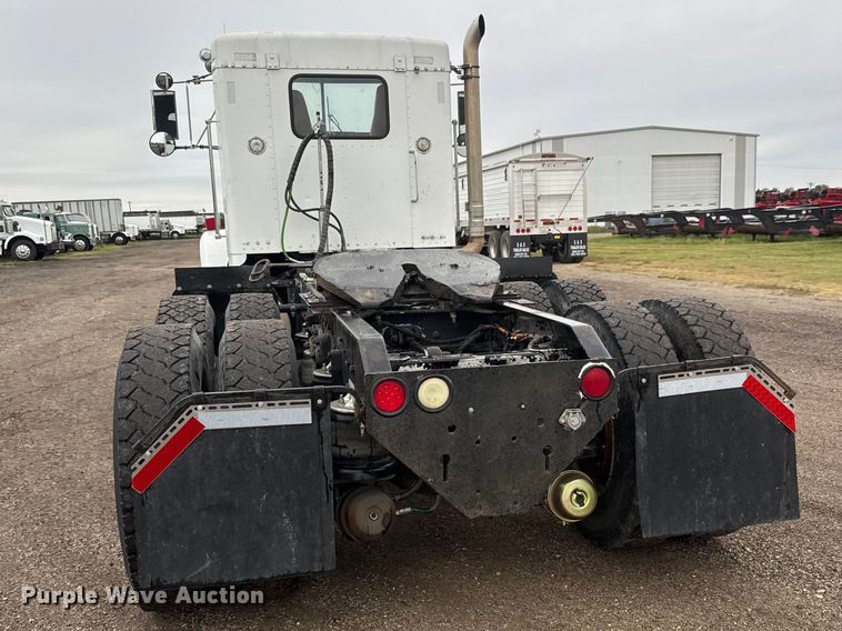 image for item MX9228 2000 Kenworth T800 semi truck