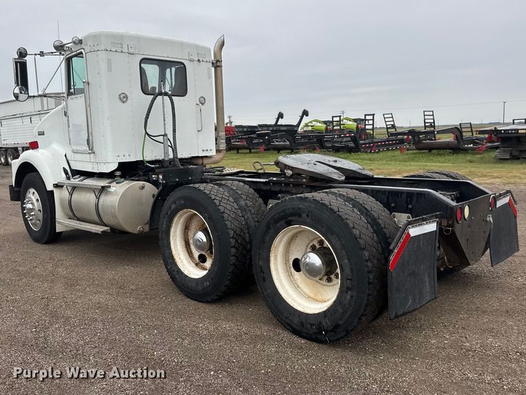 image for item MX9228 2000 Kenworth T800 semi truck