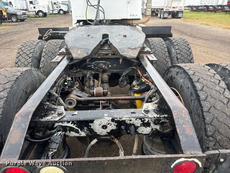 image for item MX9228 2000 Kenworth T800 semi truck