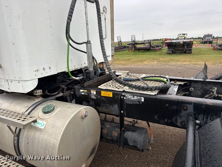 image for item MX9228 2000 Kenworth T800 semi truck