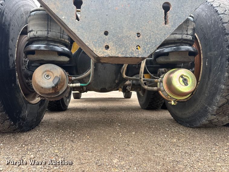 image for item MX9228 2000 Kenworth T800 semi truck