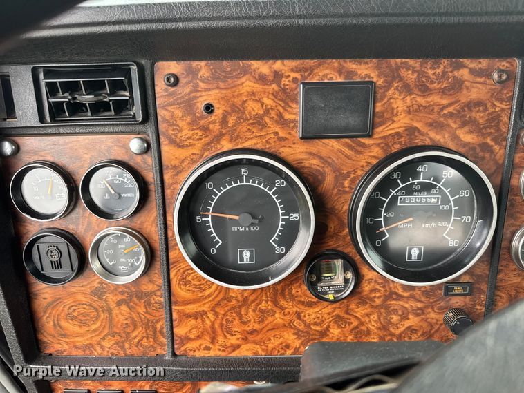 image for item MX9228 2000 Kenworth T800 semi truck