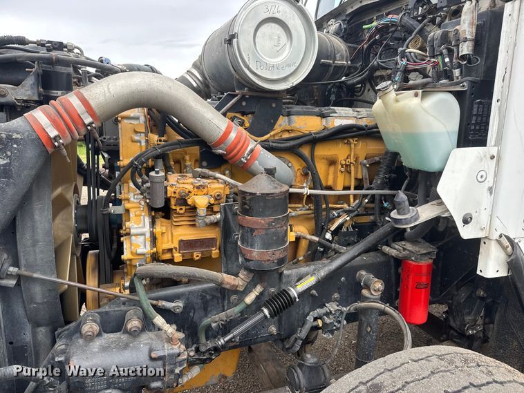image for item MX9228 2000 Kenworth T800 semi truck