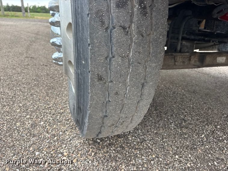 image for item MX9228 2000 Kenworth T800 semi truck